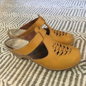 Yellow woven clogs